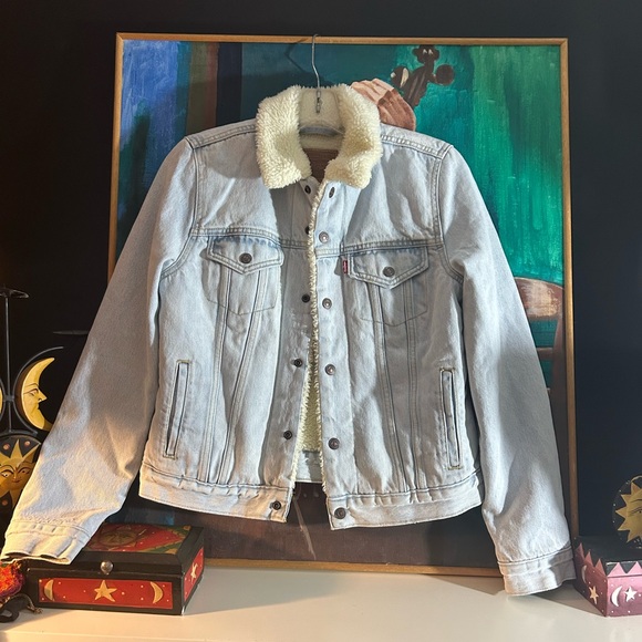 Levi's Jackets & Blazers - Levi's Light Wash Big E Denim Jacket with Cream Sherpa Collar Lining Size Small